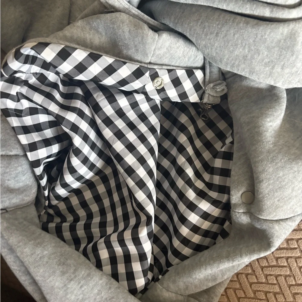 Cuby Small Pet Carrier Hoodie in Light Gray like new